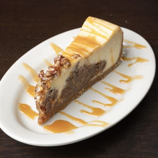CARAMEL PECAN CHEESECAKE
